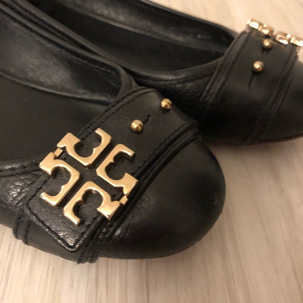 ❌NOT FOR SALE❌ black flats gold logo